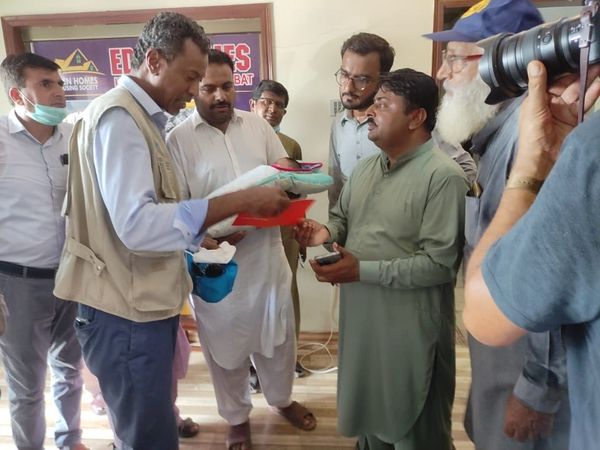 Country Representative, UNICEF Pakistan paid a surprise visit to PPHI Khairpur-B tent city hospital